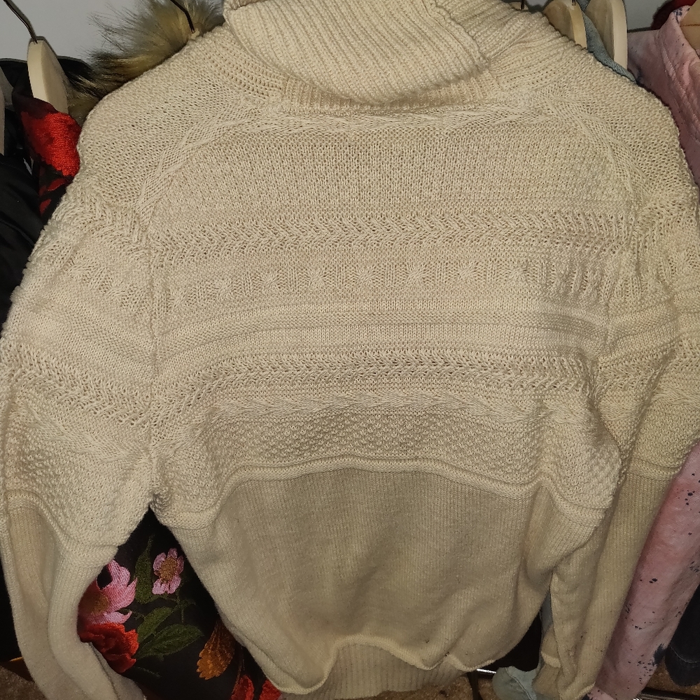 Sweater - Picture 2 of 4